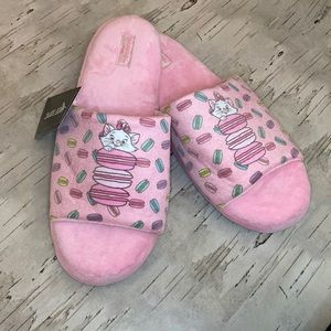 Marie/Aristocat/Macaron Slippers. Size Large.